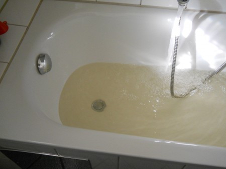 Das Wasser nach 1 Stunde spülen